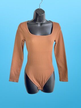 OQQ Ribbed Seamless Coffee/Camel Long Sleeve Square-neck Bodysuit SzM